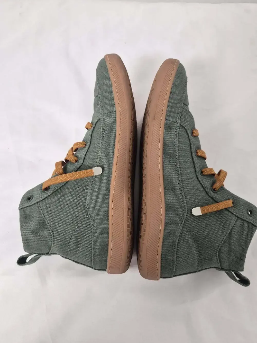 Sold! NWOT Rutsu Original Barefoot Green Canvas Sneakers High Tops sz 39EU 8W